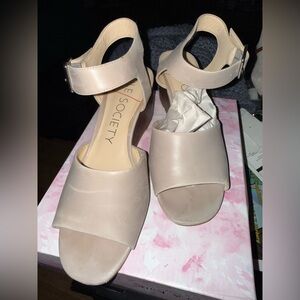 Sole Society Women's Cream Sandals